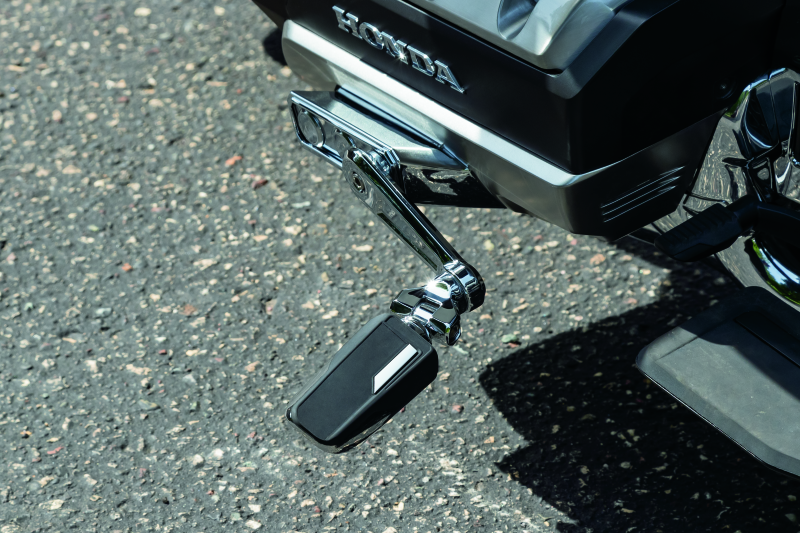 KUR6750-Kuryakyn Omni Cruise Mnt With Pegs Chrome-Footpegs-Kuryakyn