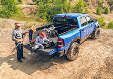 Load image into Gallery viewer, RTX30482-Retrax 19-22 Chevrolet/GMC (6.5ft. Bed) Retrax IX-Retractable Bed Covers-Retrax