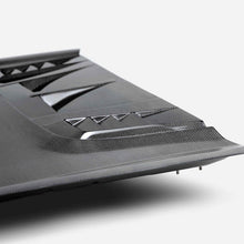 Load image into Gallery viewer, Close-up of the vent structure and gloss carbon fiber finish