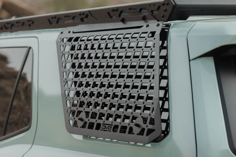 dv8-window-molle-logo-closeup