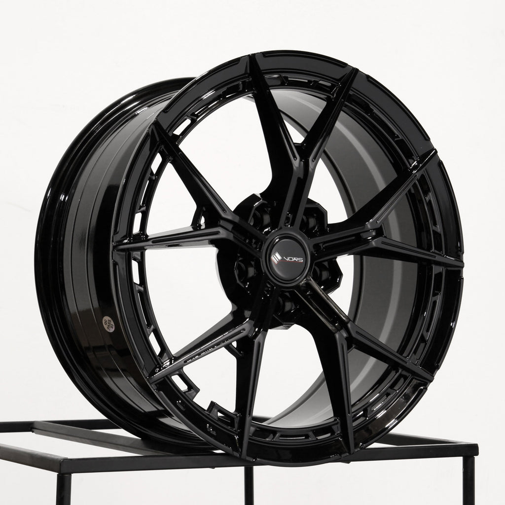 Vors Wheels Vors LT83 18x8 35 5x115mm 73.1mm Gloss Black