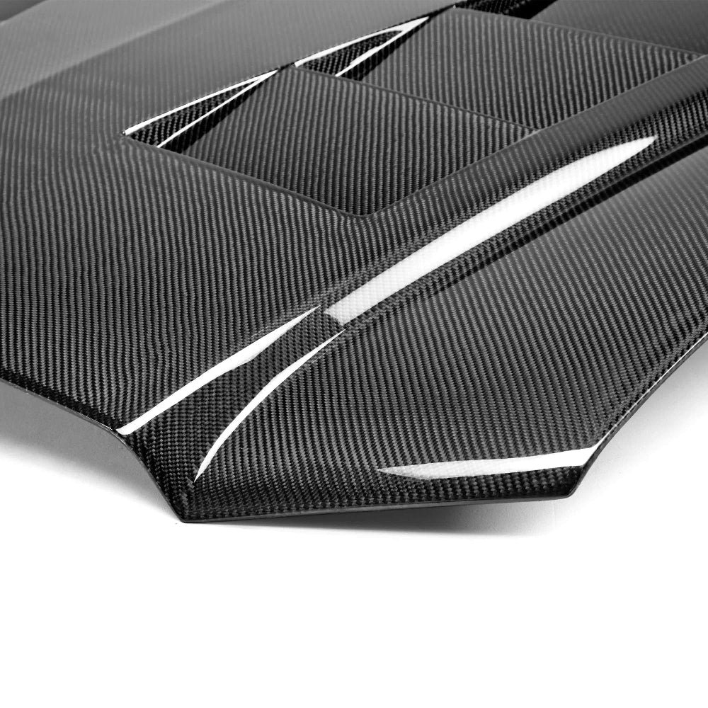 Close-up of gloss clear finish and 2x2 twill carbon weave