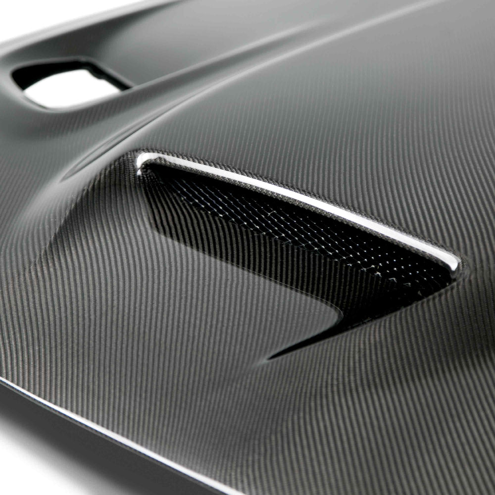 Close-up of the carbon fiber texture and high-luster UV-protected surface