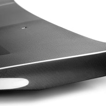 Load image into Gallery viewer, Close-up of the carbon fiber texture and removable mesh vents.