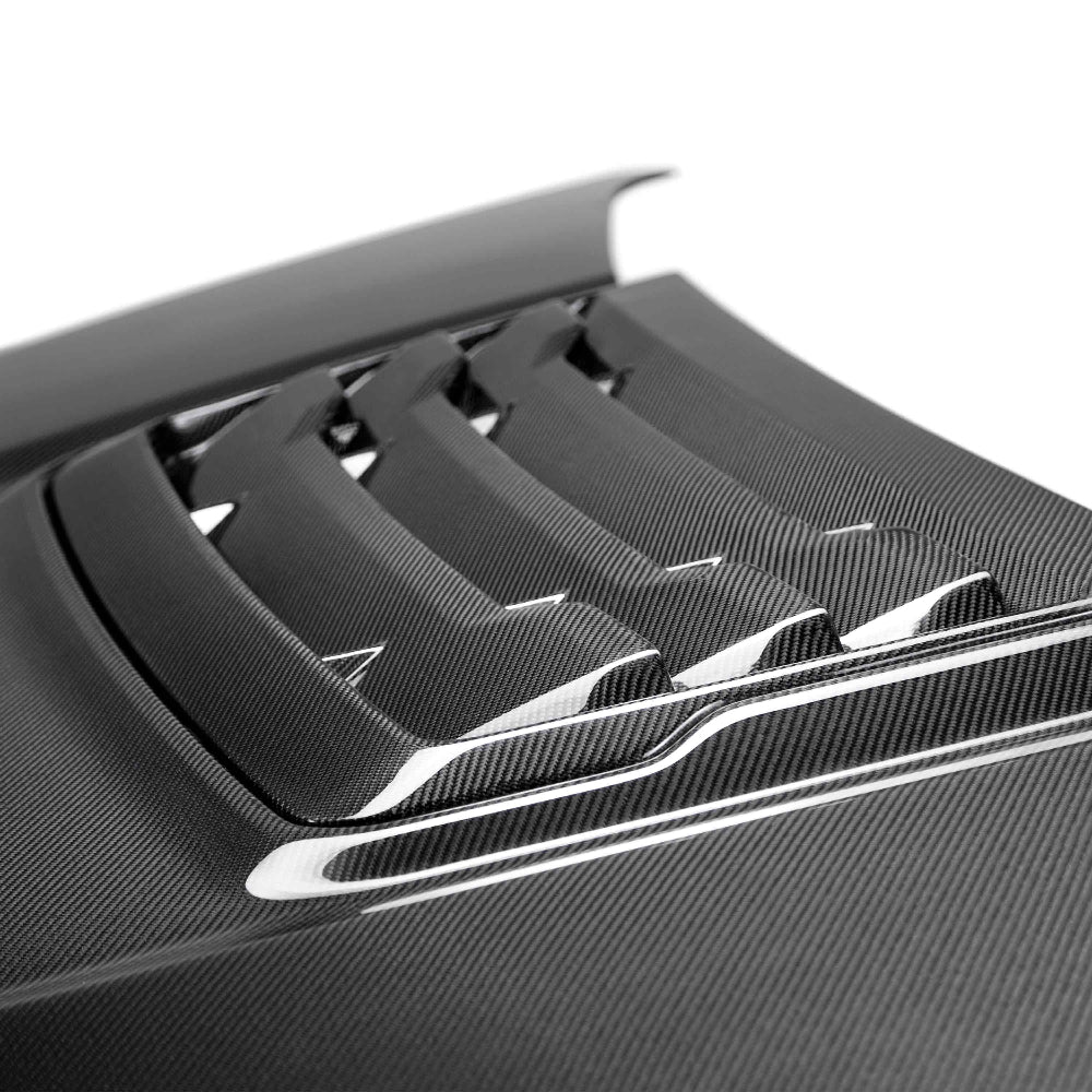 Close-up of vent insert and 3K 2x2 twill weave.