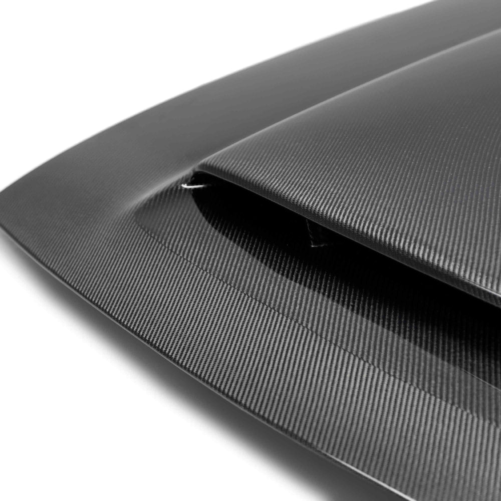 Close-up of 3K 2x2 twill carbon fiber weave and UV-coated gloss finish.