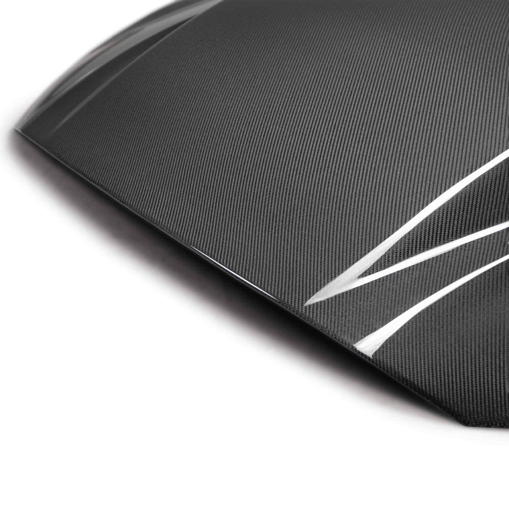 Close-up of 3K 2x2 twill carbon fiber construction and UV-protected gloss finish.