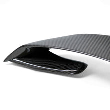 Load image into Gallery viewer, Gloss carbon fiber finish and mounting area