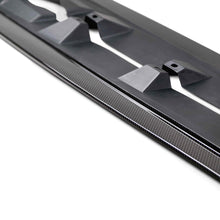 Load image into Gallery viewer, Close-up view highlighting carbon fiber weave texture and fitment against OEM rockers.