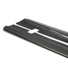 Load image into Gallery viewer, Detail of carbon fiber finish and UV-protected coating on the Type-MB splitters.