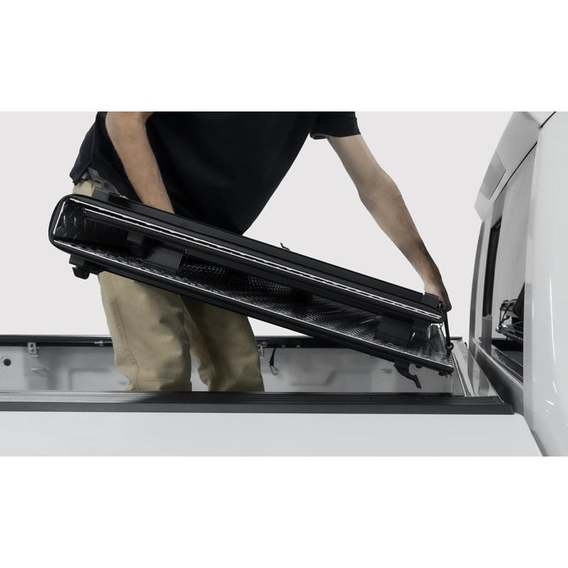 Access LOMAX Tri-Fold Cover 04-14 Ford F-150 5ft 6in Bed - image 2