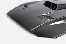 Load image into Gallery viewer, Close-up of Type-SK carbon fiber weave and shaker scoop design