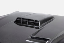 Load image into Gallery viewer, Close-up of Type-SK carbon fiber weave and shaker scoop design