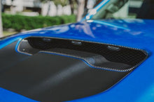 Load image into Gallery viewer, Gloss finish Anderson Composites RAM TRX carbon fiber hood vent scoop