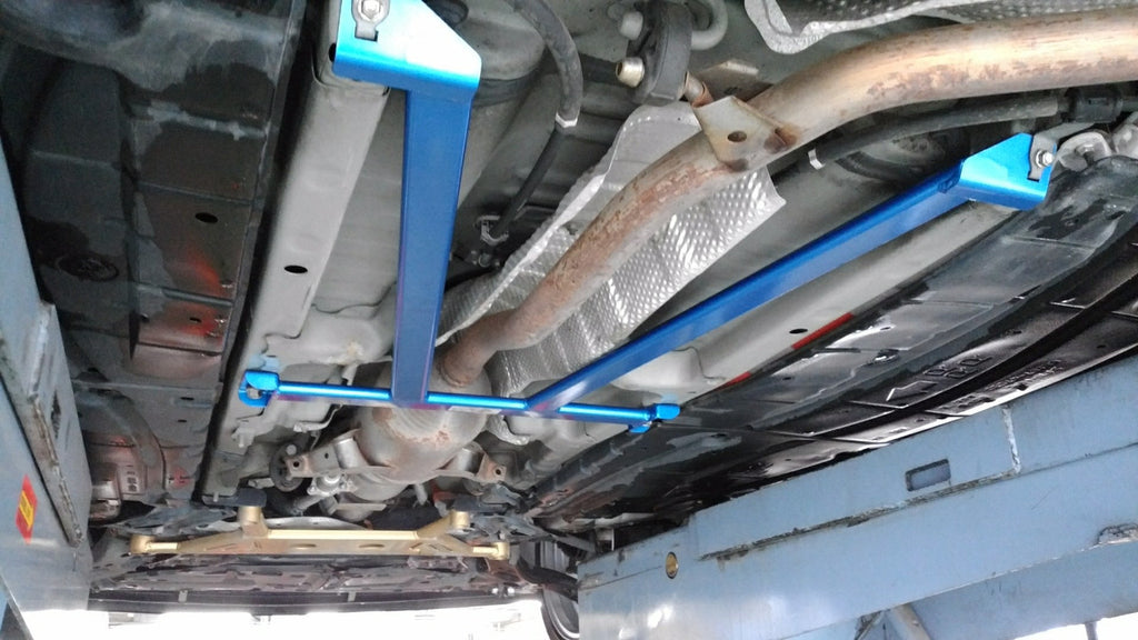 Close-up of chromoly tubing and 3-point mounting points