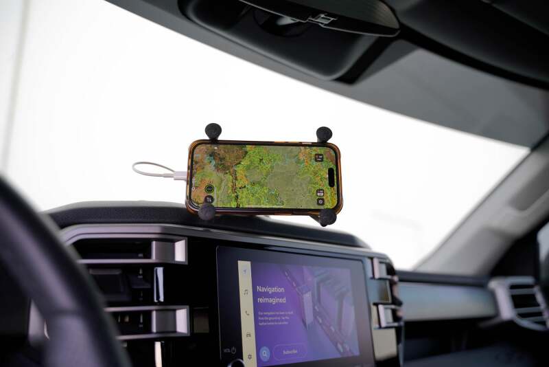 DV8 Offroad DV8 22-23 Toyota Tundra + Sequoia Digital Device Dash Mount