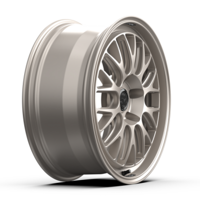 Close-up of iconic Holeshot RSR five spoke design