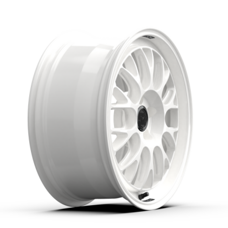 Close-up of iconic Holeshot RSR five spoke design