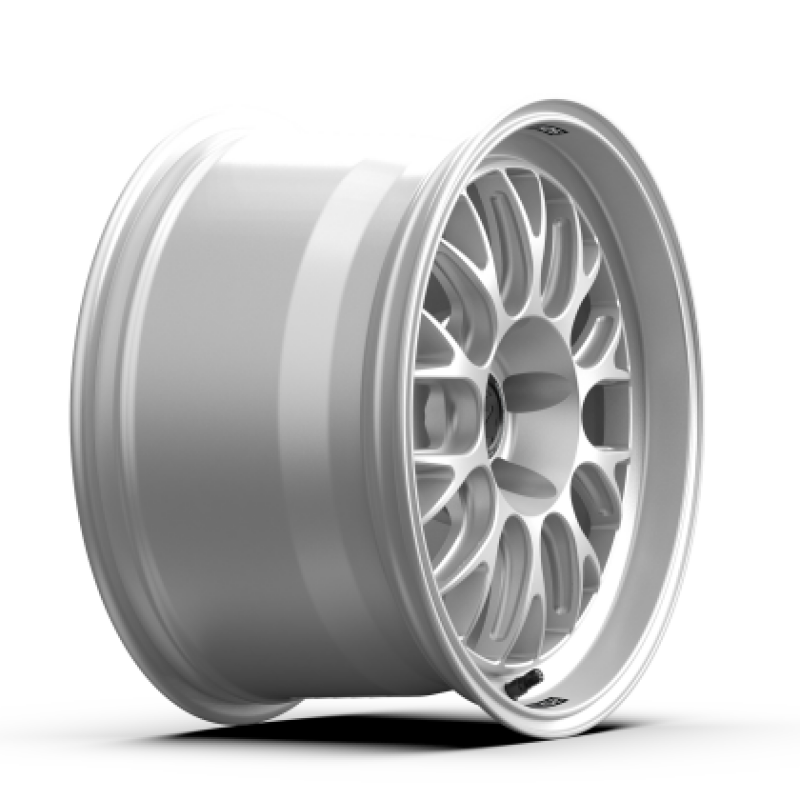 Close-up of iconic Holeshot RSR five spoke design