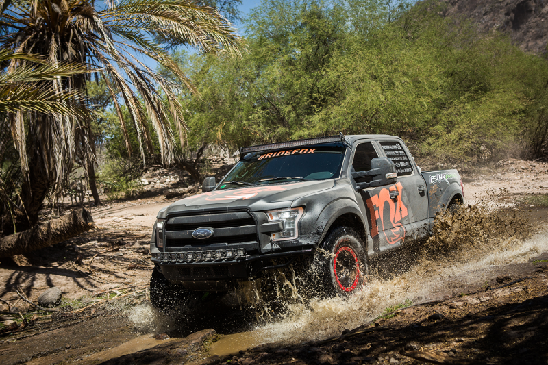 FOX Fox 17-18 Ford F-250 4WD 2.0 Performance Series 9.6in. Smooth Body IFP Front Shock / 4-5in Lift