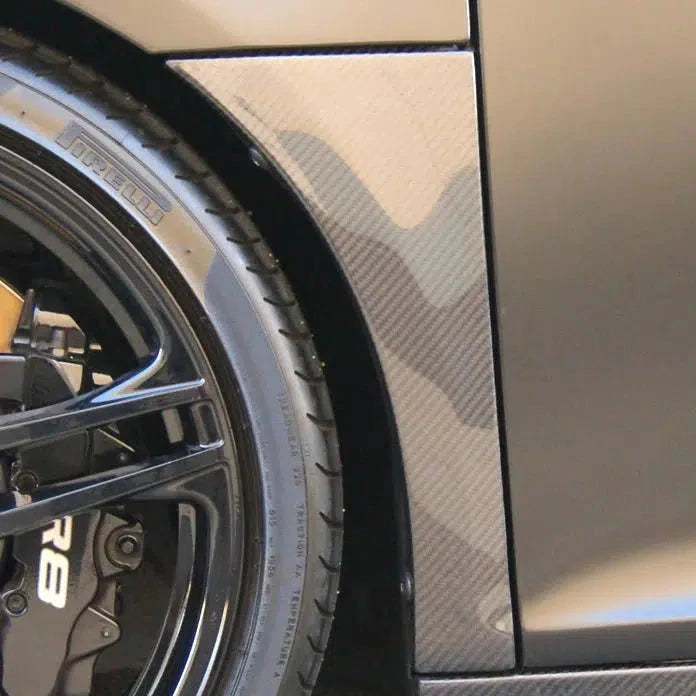 German Rush fender accents in carbon fiber installed on a 2007-2015 Audi R8, image 1