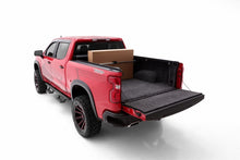 Load image into Gallery viewer, Lund Universal Ratcheting Cargo Bar - Black - Black Ops Auto Works