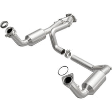 Load image into Gallery viewer, MagnaFlow DF Catalytic Conv OEM 2005 GMC Sierra/Chevrolet Silverado 1500/Cadillac Escalade Underbody - Magnaflow 4551419