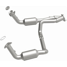 Load image into Gallery viewer, MagnaFlow DF Catalytic Conv OEM 2005 GMC Sierra/Chevrolet Silverado 1500/Cadillac Escalade Underbody - Magnaflow 4551419