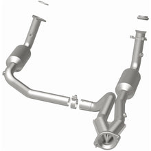 Load image into Gallery viewer, MagnaFlow DF Catalytic Conv OEM 2005 GMC Sierra/Chevrolet Silverado 1500/Cadillac Escalade Underbody - Magnaflow 4551419