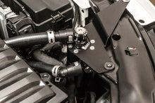Load image into Gallery viewer, Patented fluid-lock catch can close up