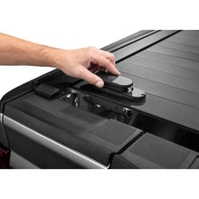 Load image into Gallery viewer, Retrax 20-26 Chev/GMC Silverado/Sierra 1500 6.5ft Bed (No Side Boxes) RetraxPRO EZ-Off FRC-4000 - Retrax R-T-80482