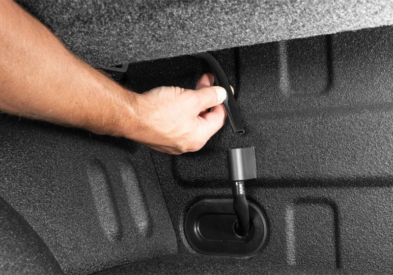 RetraxPRO EZ-Off FRC-4000 tonneau cover handle detail