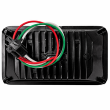 Load image into Gallery viewer, Die cast aluminum housing and polycarbonate lens detail