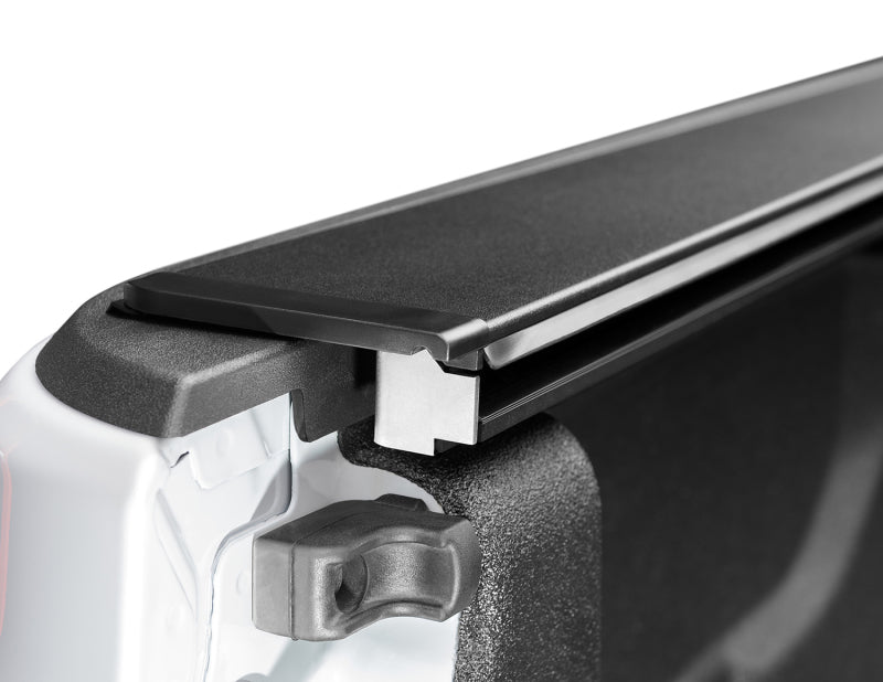 Roll-N-Lock 2020 Jeep Gladiator 5ft bed (w/ Trail Rail System) M-Series Retractable Tonneau Cover - Black Ops Auto Works