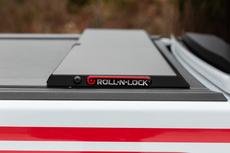 Roll-N-Lock 2020 Jeep Gladiator 5ft bed (w/ Trail Rail System) M-Series Retractable Tonneau Cover - Black Ops Auto Works