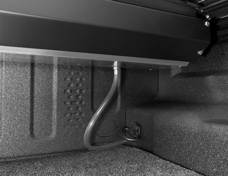 Roll-N-Lock 2020 Jeep Gladiator 5ft bed (w/ Trail Rail System) M-Series Retractable Tonneau Cover - Black Ops Auto Works