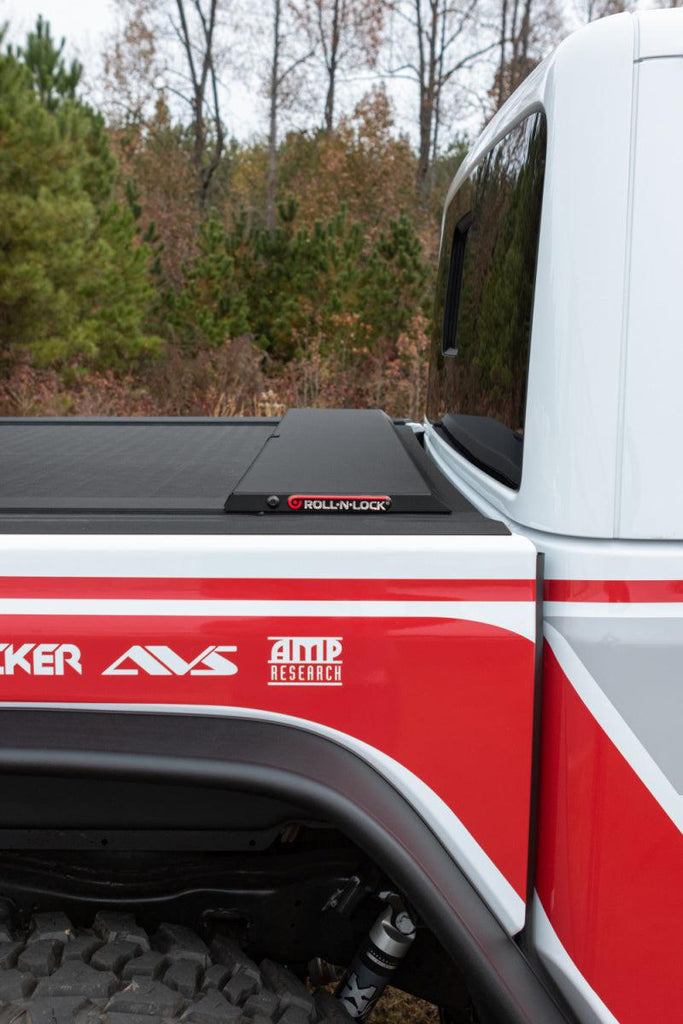 Roll-N-Lock 2020 Jeep Gladiator 5ft bed (w/ Trail Rail System) M-Series Retractable Tonneau Cover - Black Ops Auto Works