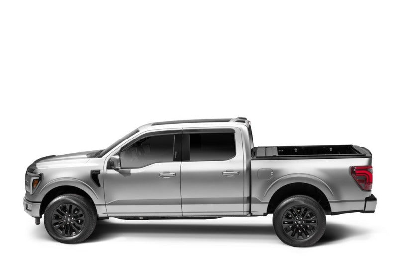 Low-profile retractable bed cover for Silverado and Sierra 1500 6.5ft bed