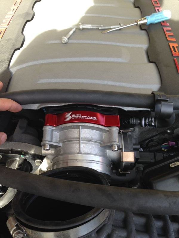 Snow Performance 16-17 Camaro Stg 2 Boost Cooler F/I Water Injection Kit (SS Braided Line & 4 - Snow Performance SNO-2161-BRD