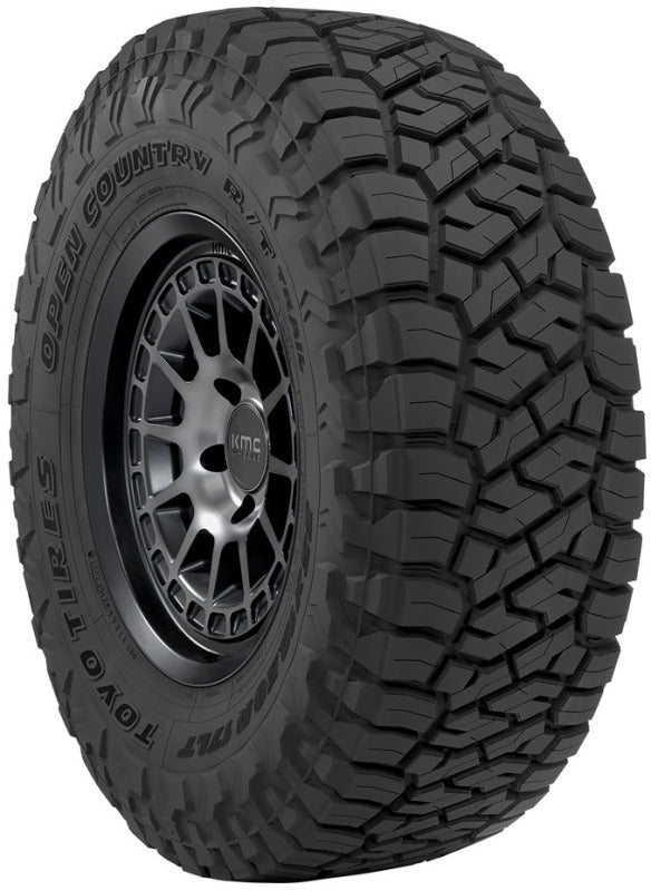 Toyo Open Country R/T Trail 35x12.50R17LT tire tread pattern close-up