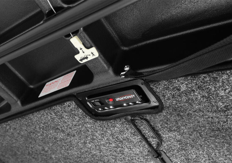 UnderCover 2022 Ford Lightning + 23-24 Ford F-150 5.5 ft Short Bed Tonneau Cover - Undercover UC2208L-EA