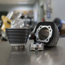 Load image into Gallery viewer, S&amp;S Cycle 99-06 BT 4in Bore 4in Stroke Cylinder Kit - Wrinkle Black w/ Highlight S&amp;S Cycle